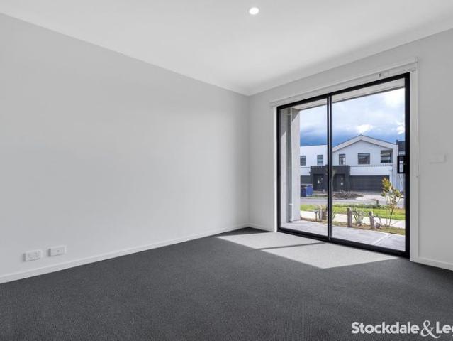 Stunning 2BR Townhouse!