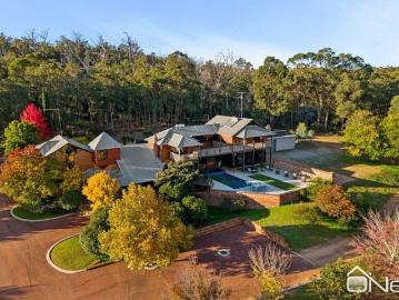 STUNNING 30 ACRE ESTATE LESS THAN 50 MINUTES FROM PERTH CBD