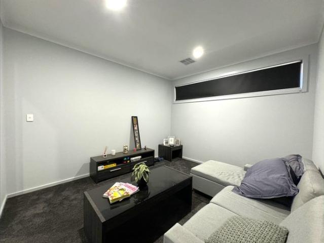 Stunning 3 or 4 Bedroom Home, Modern Living