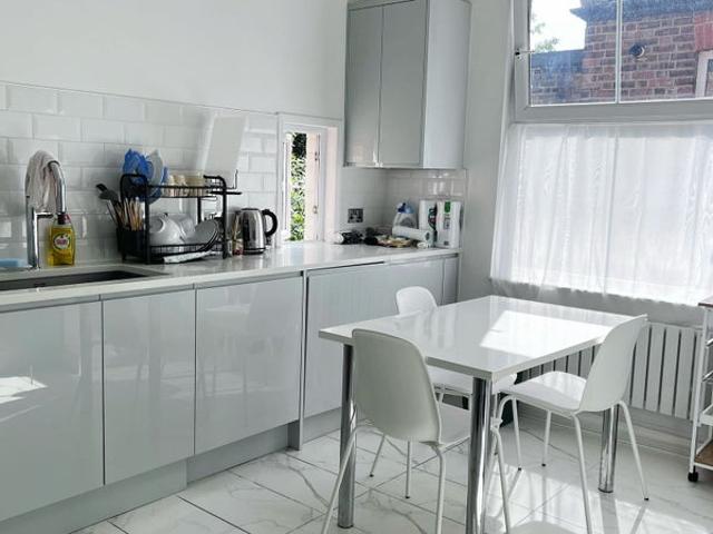 Stunning 3 Bed, 2 Bath Apartment | Chiswick W4