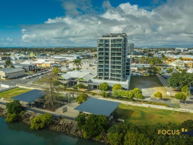 STUNNING 3 BED 3 BATHROOM RIVERFRONT APARTMENT