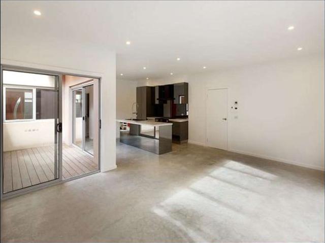 STUNNING 3 BED TOWNHOUSE IN QUIET BURNLEY POCKET