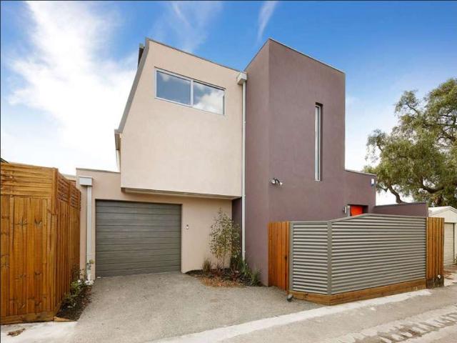 STUNNING 3 BED TOWNHOUSE IN QUIET BURNLEY POCKET