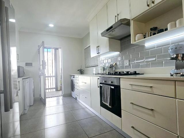 Stunning 3 Bed Apartment Hartenbos