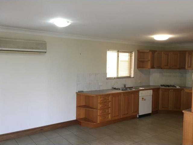 Stunning 3 Bed House in Prestigious Hamilton Must be sold!