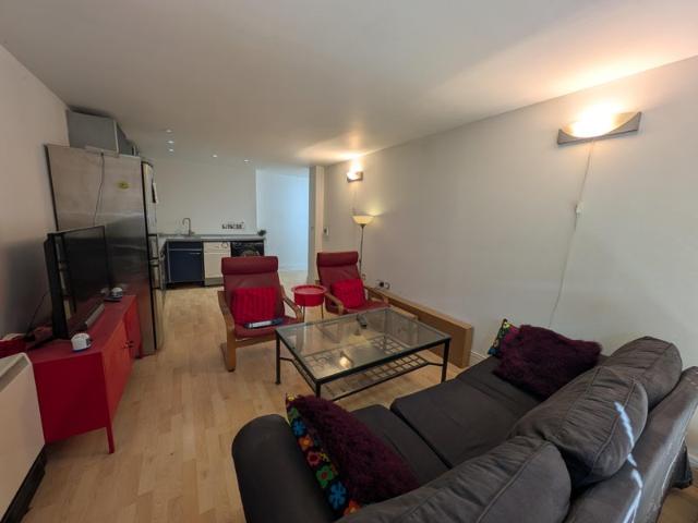 Stunning 3 Bed Penthouse with Roof Terrace