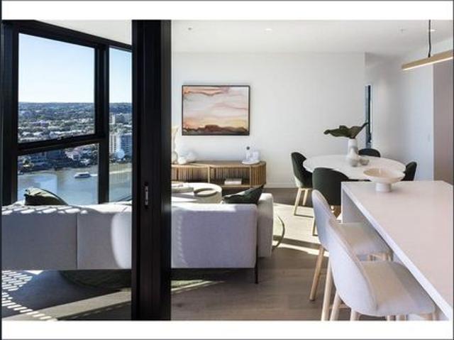 Stunning 3 bed plus study apartment with balcony to enjoy the river & city views, access to facilities including gym, sauna, pool, spa and much more