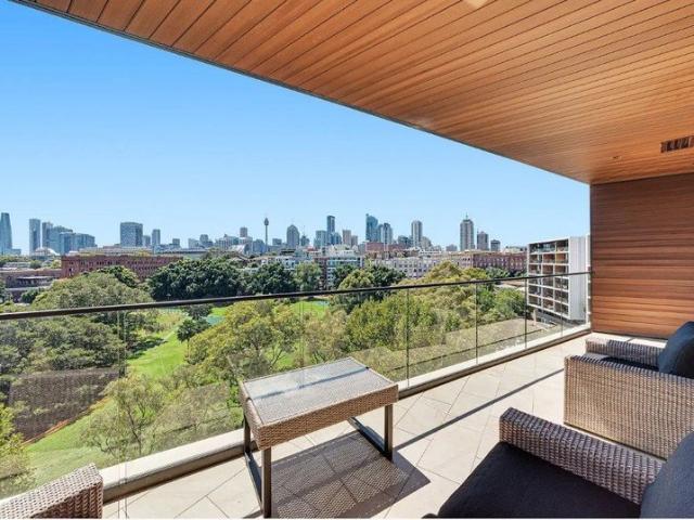 Stunning 3 Bedroom 2 Bath 1 Car Apartment For Sale North Aspect Facing To Park