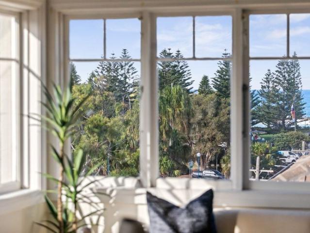 Stunning 3 Bedroom Apartment in Heart of Coogee