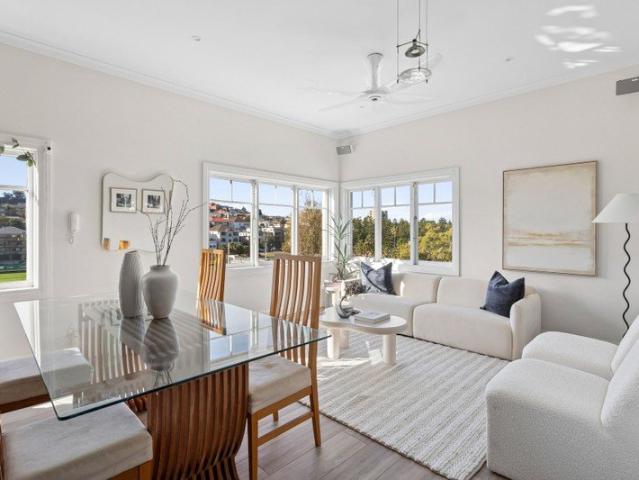Stunning 3 Bedroom Apartment in Heart of Coogee