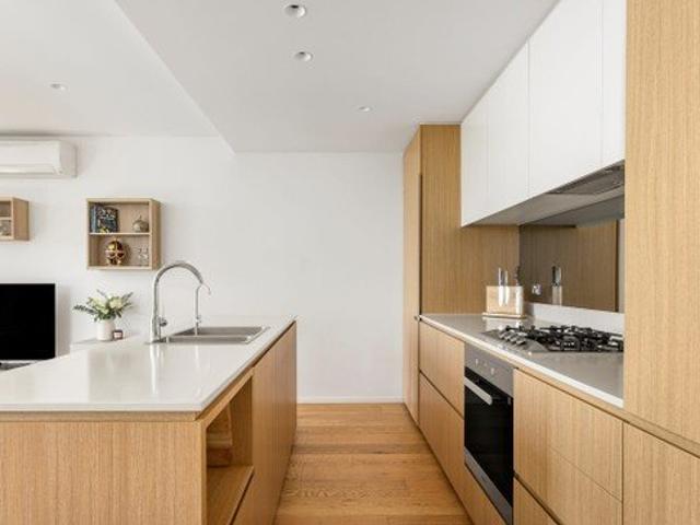 Stunning 3 Bedroom Apartment with Natural Light in Amazing Location