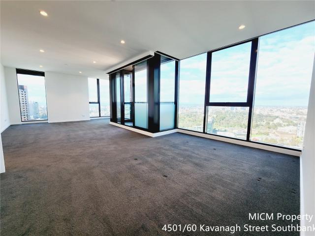 Stunning 3 bedroom apartment with plenty of natural light!