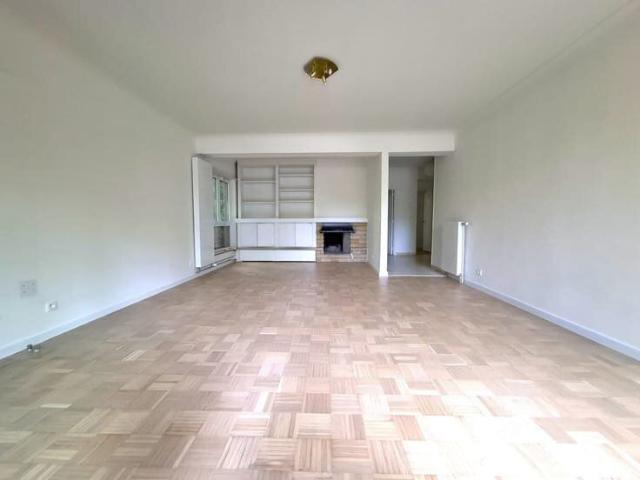 Stunning 3 bedroom apartment with terrace and garden