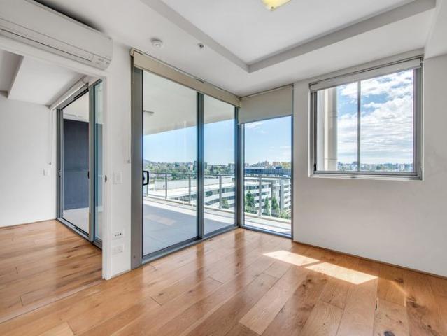 Stunning 3 Bedroom Apartment with Views in Gardens Riverside