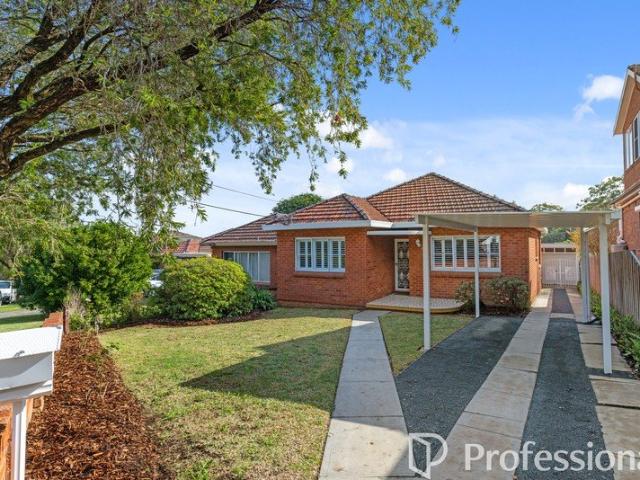 Stunning 3 Bedroom Double Brick Home In A Quiet Blue Ribbon Location