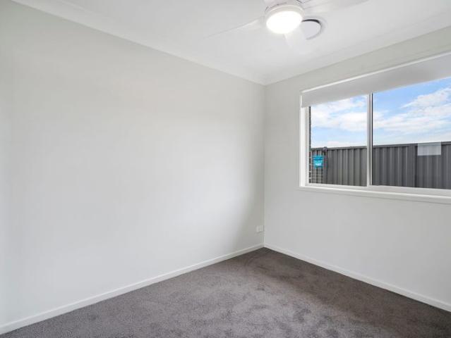 Stunning 3 Bedroom Duplex Home Ducted Air Con & Garage