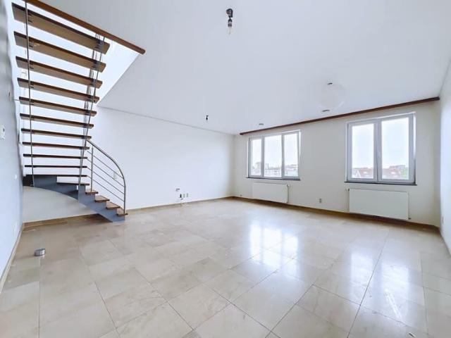 Stunning 3 bedroom duplex with a terrace!