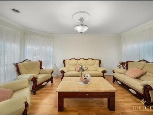Stunning 3 Bedroom Family Home in Prime Truganina Location | 595m² BLOCK | Opposite Top Schools
