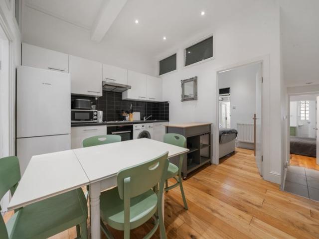 Stunning 3 Bedroom Flat with Garden in Camden NW1