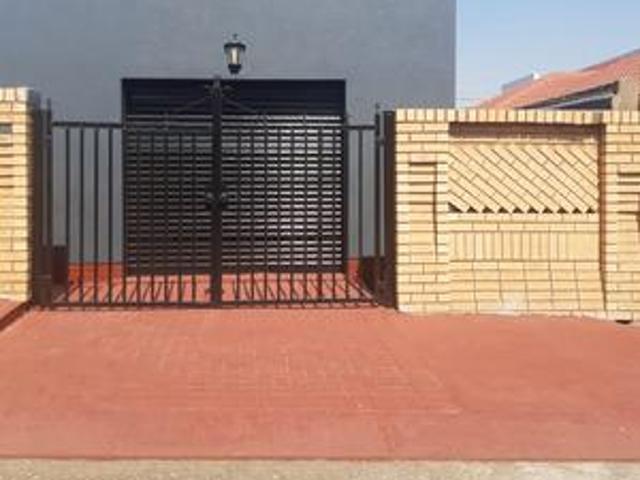 stunning 3 bedroom house available o.