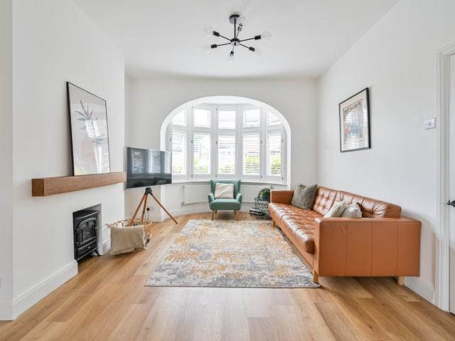 Stunning 3 Bedroom house In East Ham E6