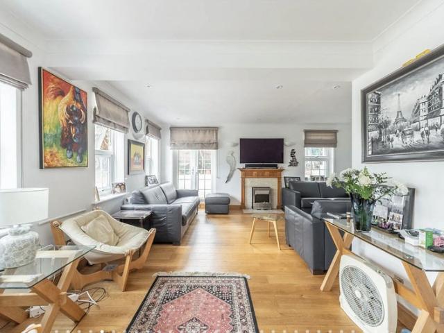 Stunning 3 bedroom house in Pinner