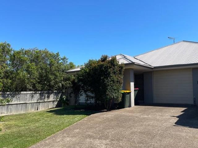 Stunning 3 bedroom house in River Park home!