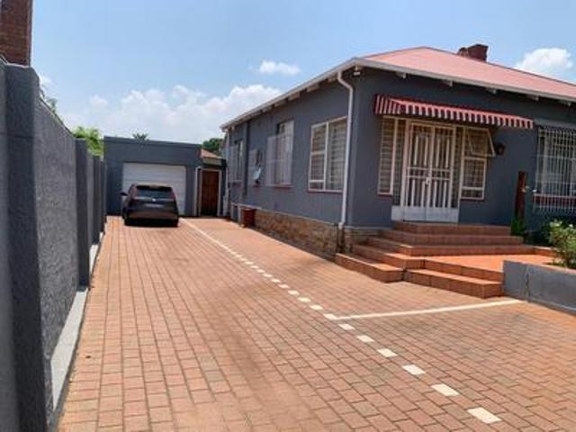 stunning 3 bedroom house on the mark.