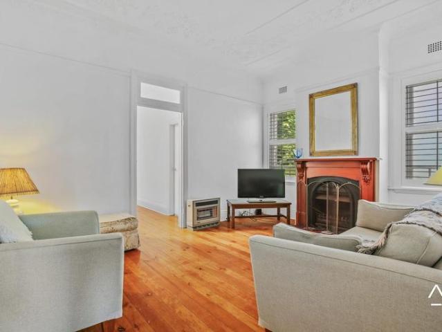 Stunning 3 Bedroom Home, 1km to Bondi Beach