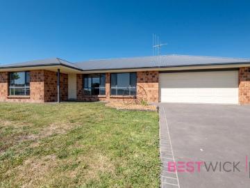 Stunning 3 bedroom home offering comfort, space, and beautiful north facing views