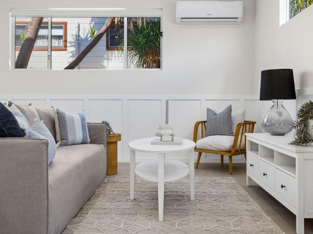Stunning 3 Bedroom Hamptons Style Townhouse With Garage