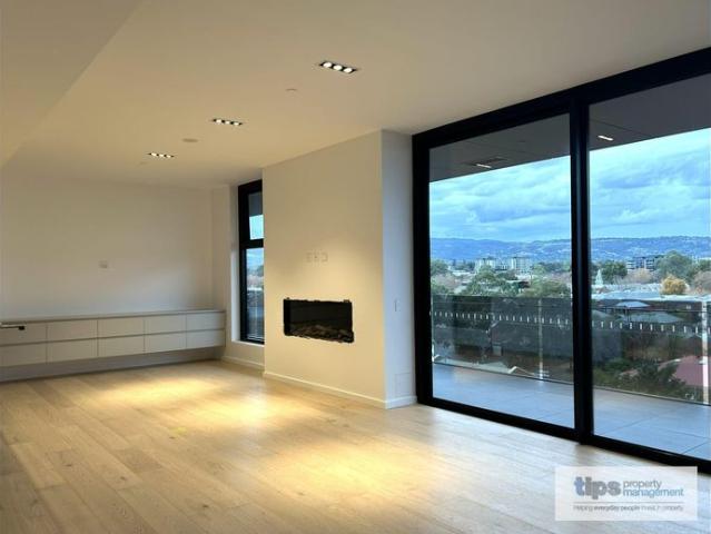 Stunning 3 Bedroom Penthouse Apartment with Uncompromised Views