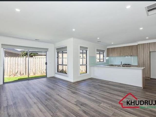 Stunning 3 bedroom Plus Study Home Upper Point Cook