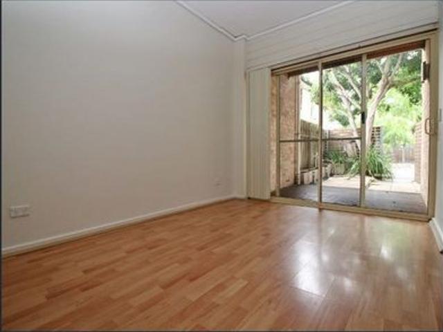STUNNING 3 BEDROOM TOWNHOUSE IN FULLARTON!