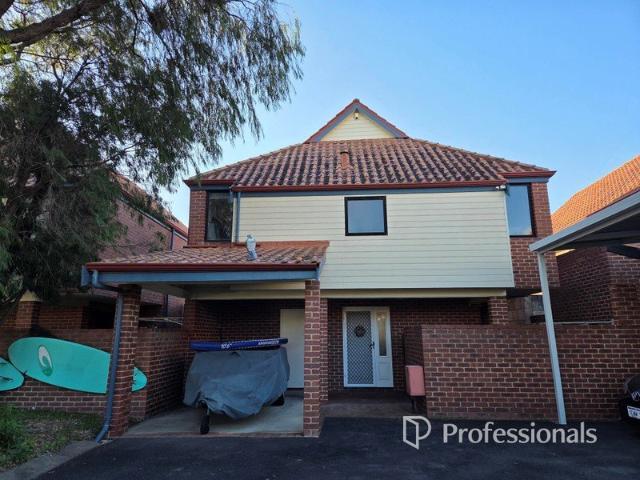 Stunning 3 Bedroom Townhouse with Ocean Views