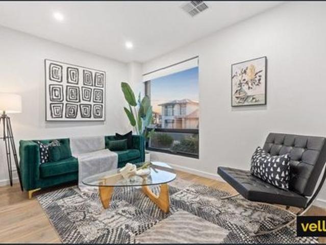 Stunning 3 Bedroom Townhouse Within Prestigious Hamilton Hill