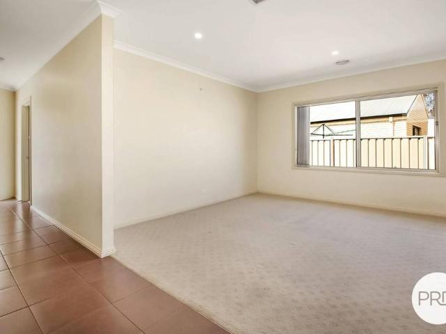 STUNNING 3 BEDROOM TOWNHOUSE!