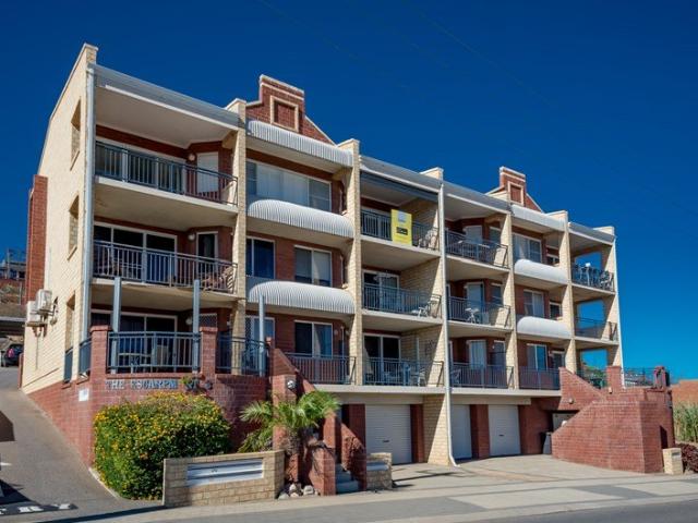 Stunning 3 Bedroom Unit with City and Ocean views