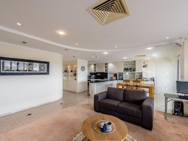 Stunning 3 Bedroom Unit with City and Ocean views