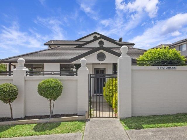 STUNNING 3 BEDROOM VILLA !