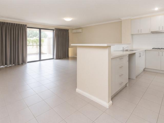 Stunning 3 Bedroom Villa for Rent in Kelmscott Modern Design and Convenience