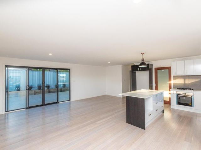 Stunning 3 Bedroom Villa in Prime Forster Location!