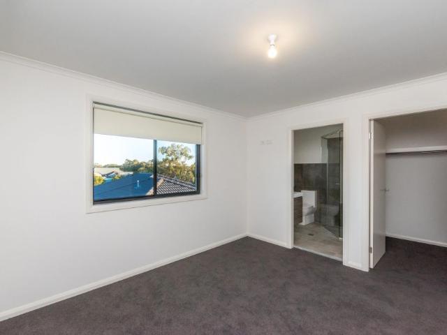Stunning 3 Bedroom Villa in Prime Forster Location!