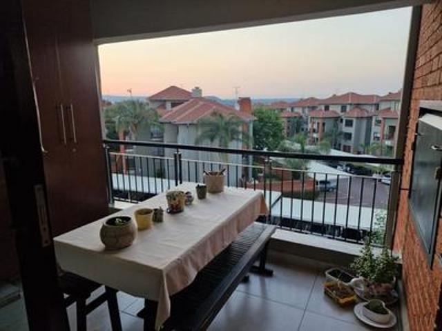 stunning 3 bed 3 bath penthouse in u.
