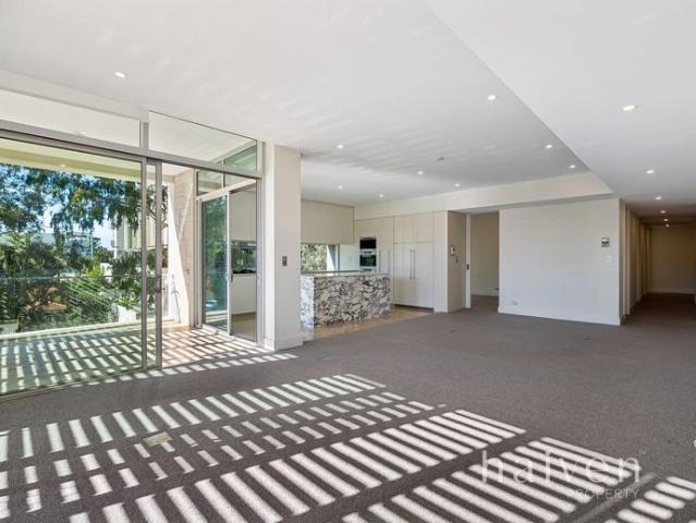 Stunning 3 x 2 Riverside Apartment!