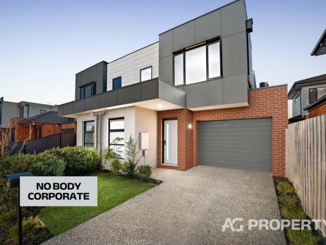 Stunning 3 Year Old with Own Street Frontage, NO Body Corp & so much space!