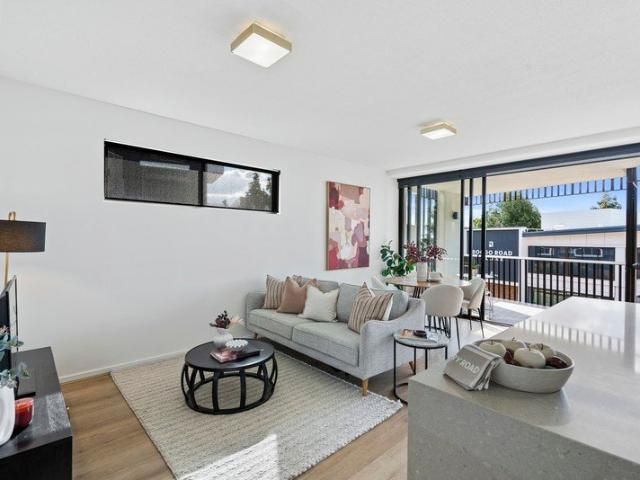 Stunning 3rd Floor Apartment City Views and Convenience