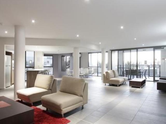 STUNNING 3X2X2 PENTHOUSE APARTMENT WITH SPECTACULAR RIVER & CITY VIEWS