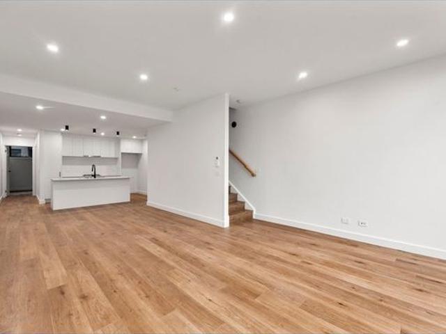 Stunning Terrace Home in Central Location!