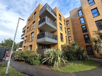 Stunning Three Bed Apartment to Rent, N17